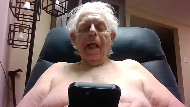 Snapshot of bootlegmanz chatting on April 2026 05:55:02 AM bootlegmanz online show from April 2026 05:55:02 AM