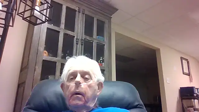 Snapshot of bootlegmanz chatting on April 2026 04:17:02 PM bootlegmanz online show from April 2026 04:17:02 PM