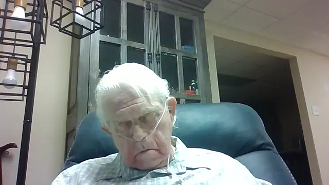 Snapshot of bootlegmanz chatting on April 2026 06:12:01 PM bootlegmanz online show from April 2026 06:12:01 PM