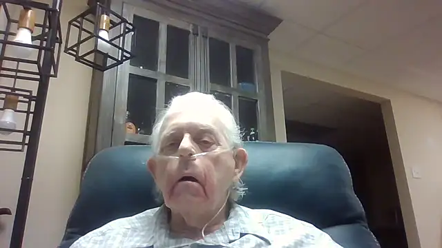 Snapshot of bootlegmanz chatting on April 2026 02:29:01 PM bootlegmanz online show from April 2026 02:29:01 PM