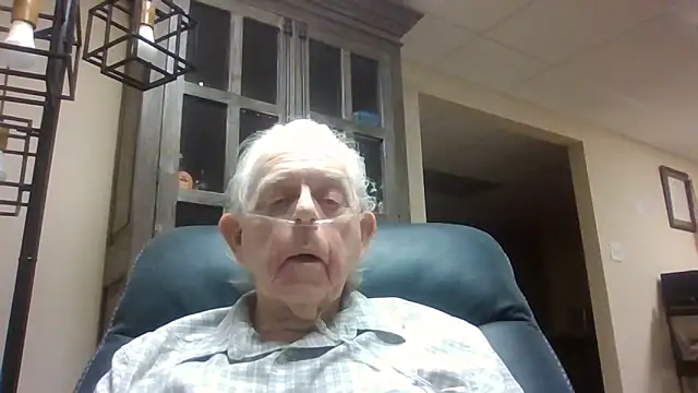 Snapshot of bootlegmanz chatting on April 2026 03:58:02 PM bootlegmanz online show from April 2026 03:58:02 PM