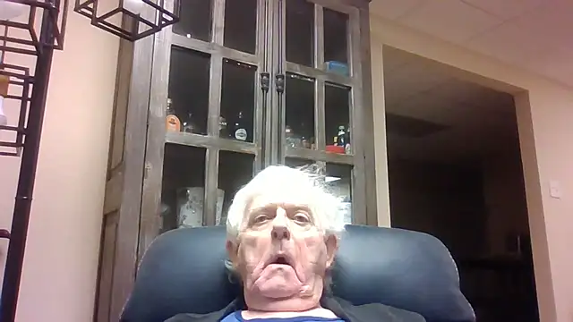 Snapshot of bootlegmanz chatting on April 2026 06:44:02 AM bootlegmanz online show from April 2026 06:44:02 AM