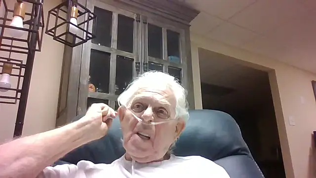 Snapshot of bootlegmanz chatting on April 2026 06:13:02 PM bootlegmanz online show from April 2026 06:13:02 PM