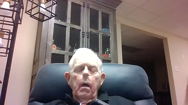 Snapshot of bootlegmanz chatting on May 2026 06:03:01 PM bootlegmanz online show from May 2026 06:03:01 PM