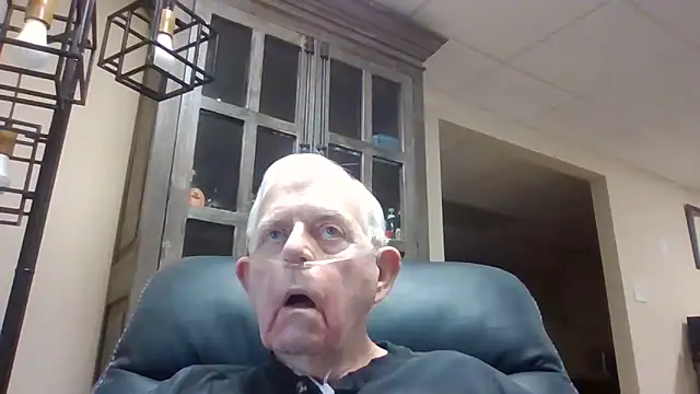 Snapshot of bootlegmanz chatting on May 2026 09:44:02 PM bootlegmanz online show from May 2026 09:44:02 PM