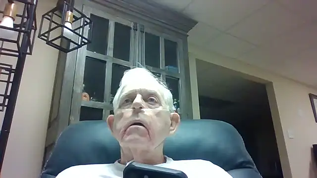Snapshot of bootlegmanz chatting on May 2026 03:28:01 PM bootlegmanz online show from May 2026 03:28:01 PM