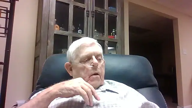 Snapshot of bootlegmanz chatting on May 2026 04:12:02 PM bootlegmanz online show from May 2026 04:12:02 PM