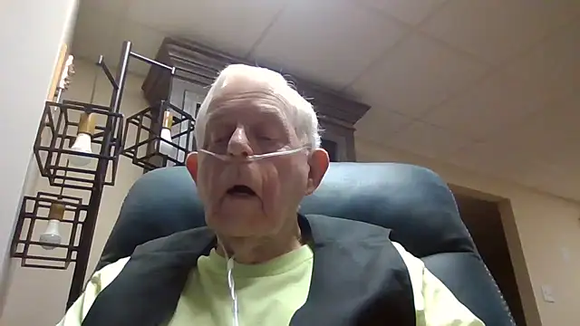 Snapshot of bootlegmanz chatting on May 2026 02:24:02 PM bootlegmanz online show from May 2026 02:24:02 PM