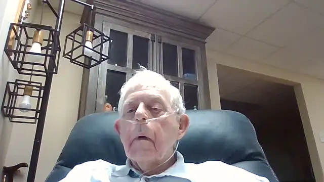 Snapshot of bootlegmanz chatting on May 2026 07:40:02 PM bootlegmanz online show from May 2026 07:40:02 PM