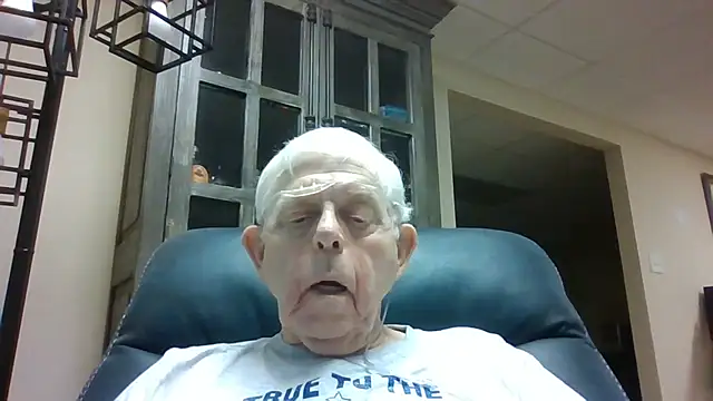 Snapshot of bootlegmanz chatting on May 2026 03:40:01 PM bootlegmanz online show from May 2026 03:40:01 PM