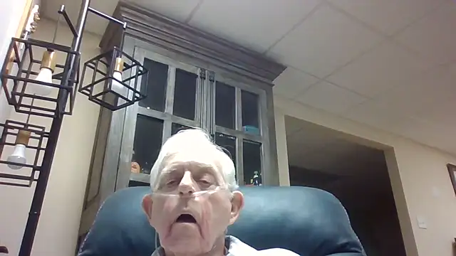 Snapshot of bootlegmanz chatting on May 2026 06:04:02 PM bootlegmanz online show from May 2026 06:04:02 PM