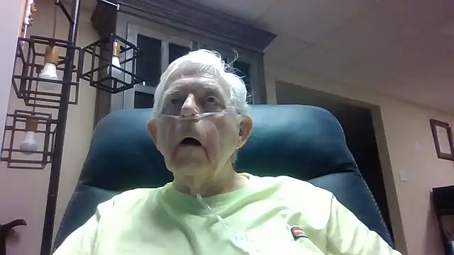 Snapshot of bootlegmanz chatting on June 2026 06:29:02 PM bootlegmanz online show from June 2026 06:29:02 PM