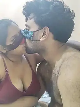 Snapshot of IND_COUPLE1 chatting on December 2024 11:09:01 PM IND COUPLE1 online show from December 2024 11:09:01 PM