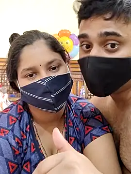 Snapshot of IND_COUPLE1 chatting on February 2025 02:52:02 PM IND COUPLE1 online show from February 2025 02:52:02 PM