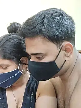 Snapshot of IND_COUPLE1 chatting on February 2025 03:33:01 AM IND COUPLE1 online show from February 2025 03:33:01 AM