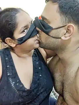 Snapshot of IND_COUPLE1 chatting on March 2025 05:39:02 PM IND COUPLE1 online show from March 2025 05:39:02 PM