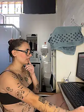 Hawitxui online show from October 2025 11:47:01 AM