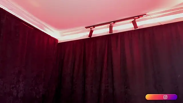 Snapshot of MiaKnox chatting on May 2026 12:04:01 AM MiaKnox online show from May 2026 12:04:01 AM