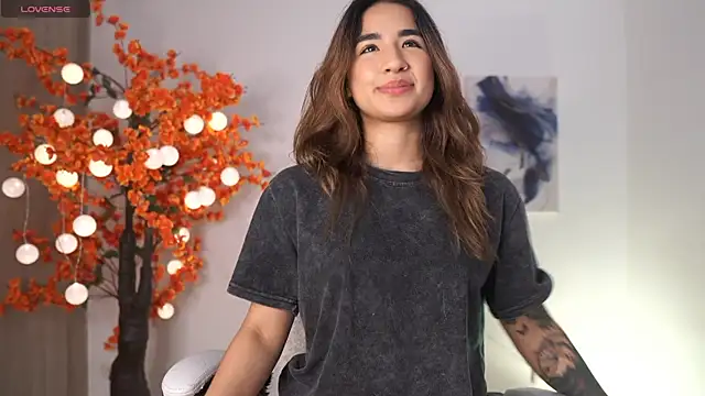 VictoriaHiill online show from November 2025 05:24:01 PM