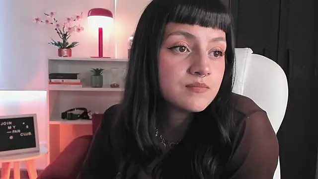 nahiapaws online show from February 2026 07:18:01 PM