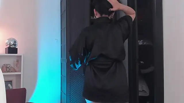 nahiapaws online show from April 2026 03:49:01 PM