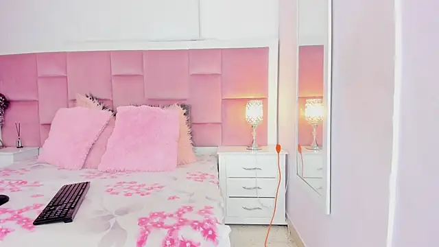 DaphneLloyd online show from December 2024 08:32:01 PM