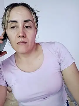 Snapshot of Isabel23zr chatting on November 2025 02:38:01 PM Isabel23zr online show from November 2025 02:38:01 PM