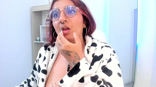 Snapshot of Alliccee chatting on December 2024 06:17:02 AM Alliccee online show from December 2024 06:17:02 AM