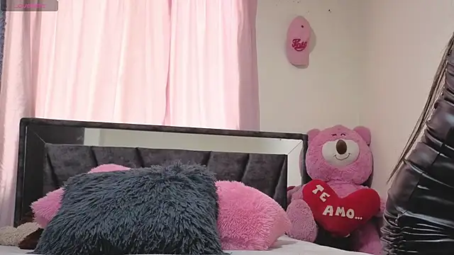 Hotsamantamature online show from November 2025 09:04:01 PM