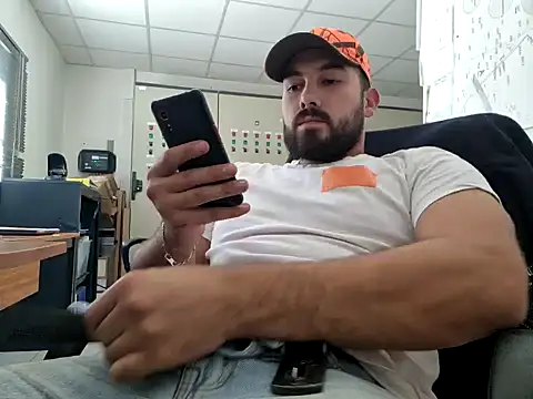 Leonormaldick online show from October 2025 12:37:01 PM