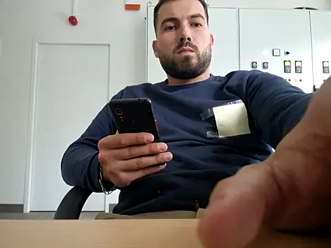 Leonormaldick online show from October 2025 02:07:02 PM