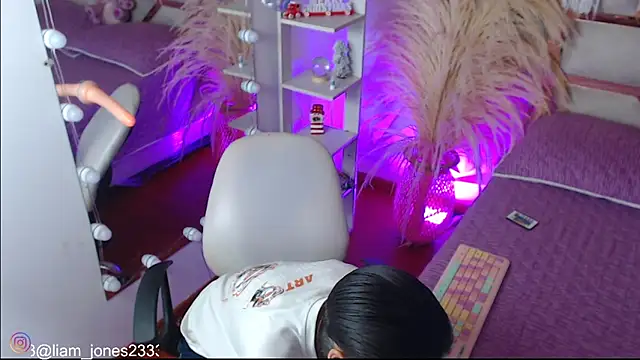 Jonesliam23 online show from December 2025 07:53:02 PM