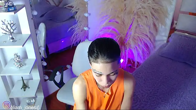 Jonesliam23 online show from February 2026 07:18:01 PM