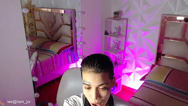 Jonesliam23 online show from April 2026 07:39:02 PM