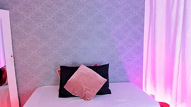 Snapshot of CatrinaRossi chatting on February 2025 08:46:01 PM CatrinaRossi online show from February 2025 08:46:01 PM