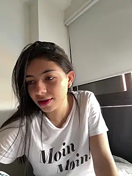 Snapshot of Liissa_cute_ chatting on June 2026 08:18:01 PM Liissa cute online show from June 2026 08:18:01 PM
