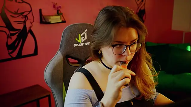 Snapshot of KeytSilvas chatting on December 2024 05:53:02 AM KeytSilvas online show from December 2024 05:53:02 AM