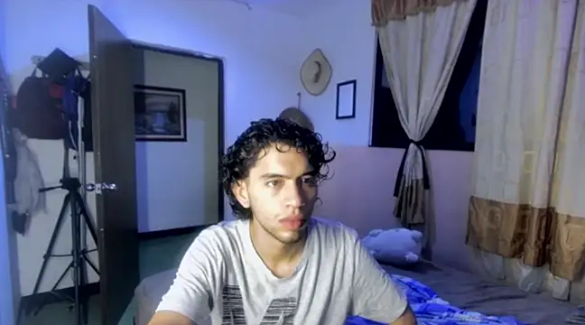 Snapshot of sweet_tippot chatting on March 2025 03:18:02 AM sweet tippot online show from March 2025 03:18:02 AM