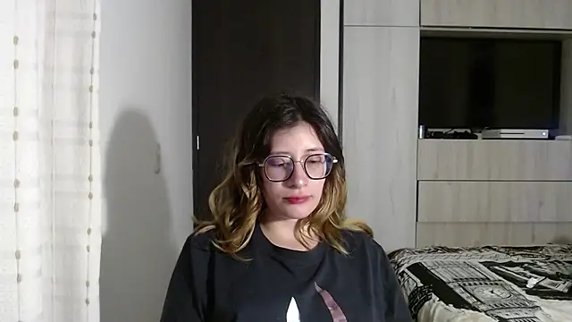 mariana124- online show from December 2024 09:08:01 PM