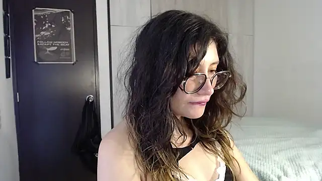 mariana124- online show from October 2025 09:08:02 PM