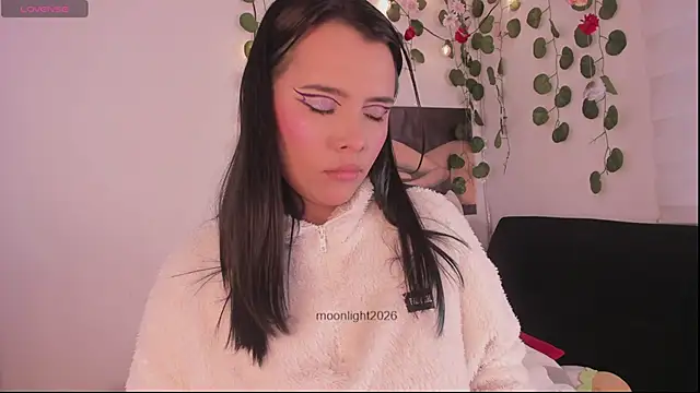 moonliiiight1 online show from February 2026 11:01:02 PM