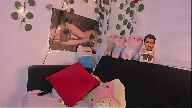 moonliiiight1 online show from February 2026 11:05:02 PM