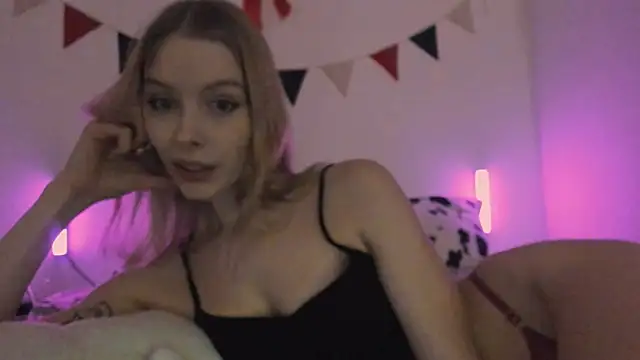 MiaDavis21 online show from February 2025 05:35:01 PM