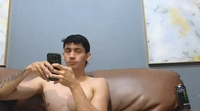 Snapshot of OliverBennet chatting on December 2024 01:58:02 AM OliverBennet online show from December 2024 01:58:02 AM