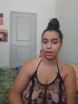 cinnaminnie online show from May 2026 06:59:01 PM