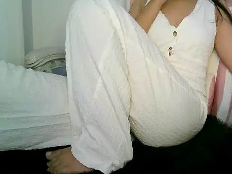 PARI MAI online show from November 2025 03:50:02 AM