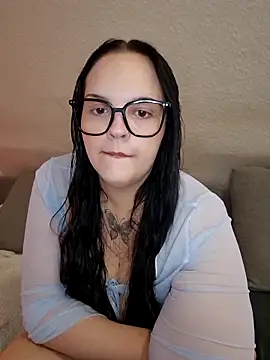 Snapshot of Jujuicy_97 chatting on May 2026 01:09:02 PM Jujuicy 97 online show from May 2026 01:09:02 PM