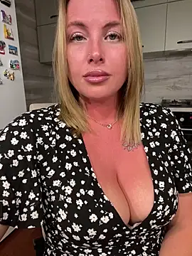 Snapshot of Cute_Hot_Alice chatting on June 2026 08:17:01 PM Cute Hot Alice online show from June 2026 08:17:01 PM