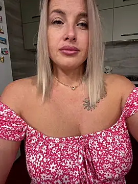 Snapshot of Cute_Hot_Alice chatting on July 2026 10:11:01 PM Cute Hot Alice online show from July 2026 10:11:01 PM