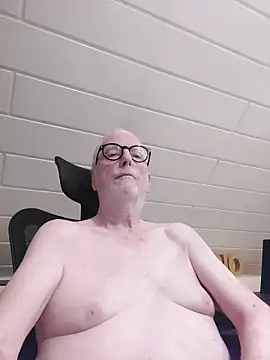 Greyhound70 online show from November 2025 04:51:02 PM